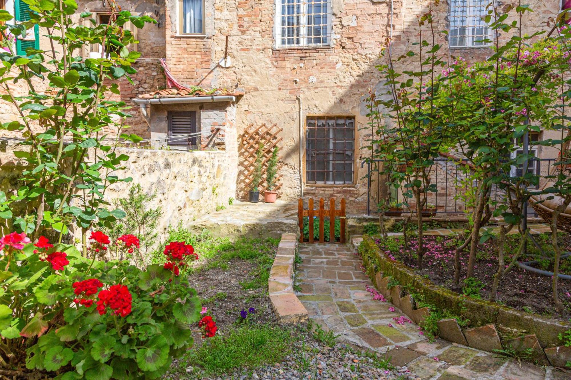 Il Cantuccio- Appartamento In Centro Con Giardino Volterra Esterno foto