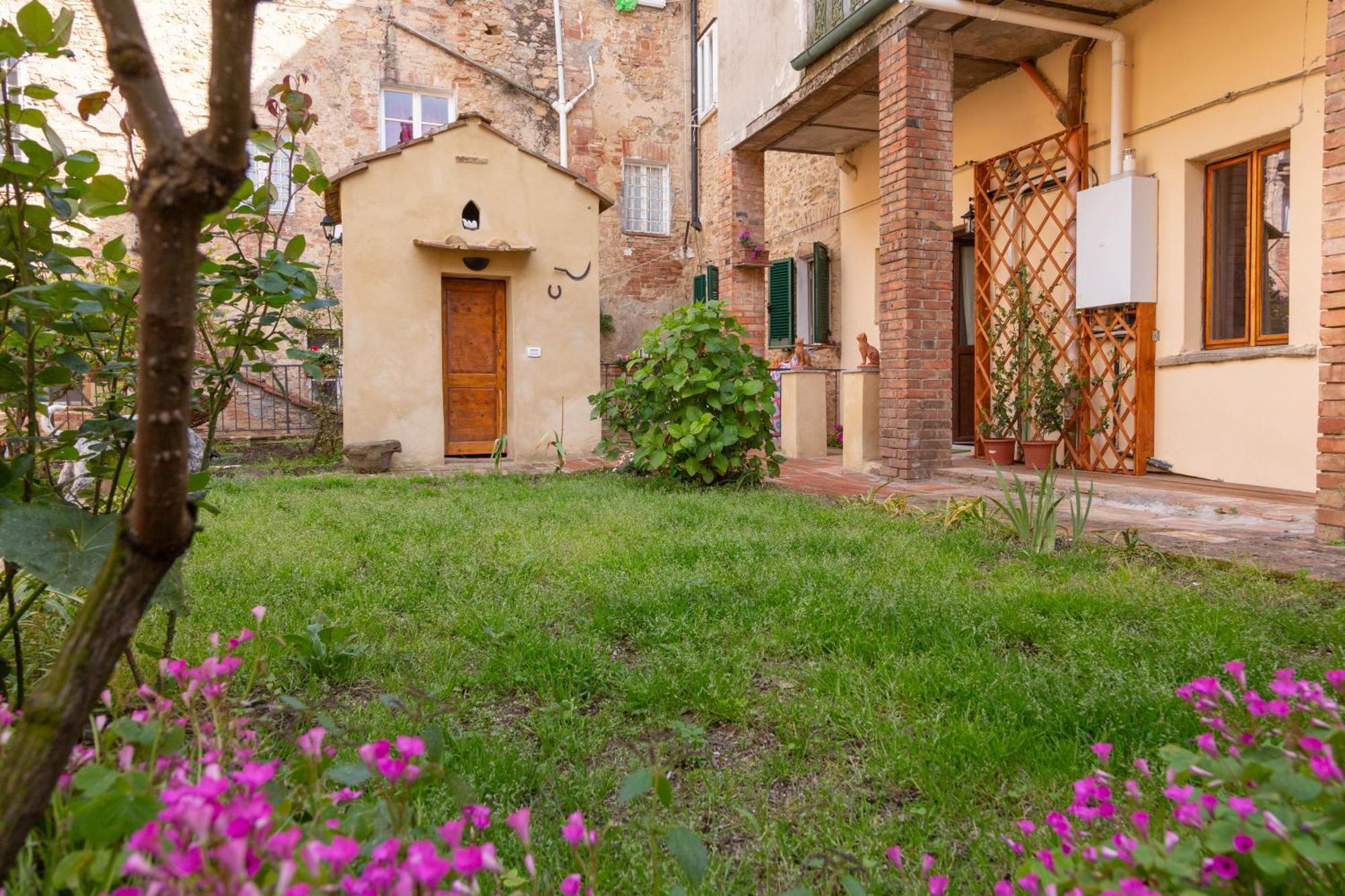Il Cantuccio- Appartamento In Centro Con Giardino Volterra Esterno foto