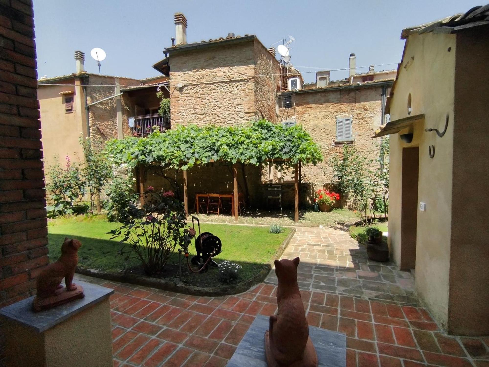 Il Cantuccio- Appartamento In Centro Con Giardino Volterra Esterno foto