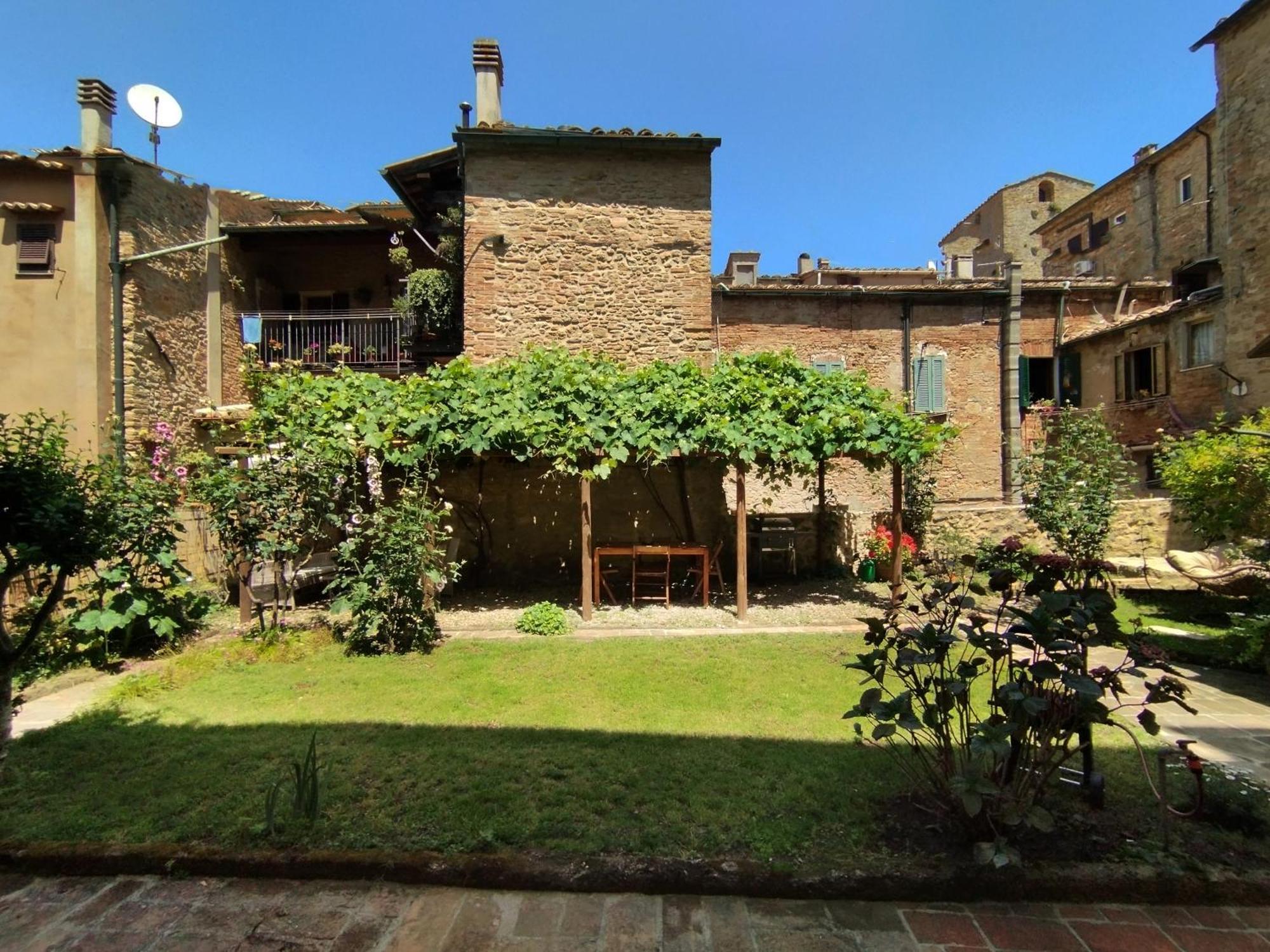 Il Cantuccio- Appartamento In Centro Con Giardino Volterra Esterno foto