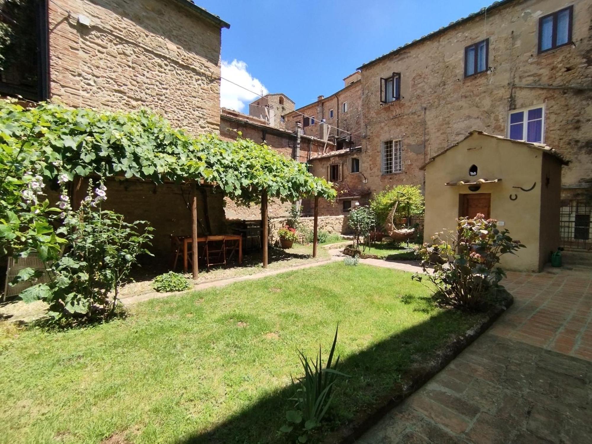 Il Cantuccio- Appartamento In Centro Con Giardino Volterra Esterno foto