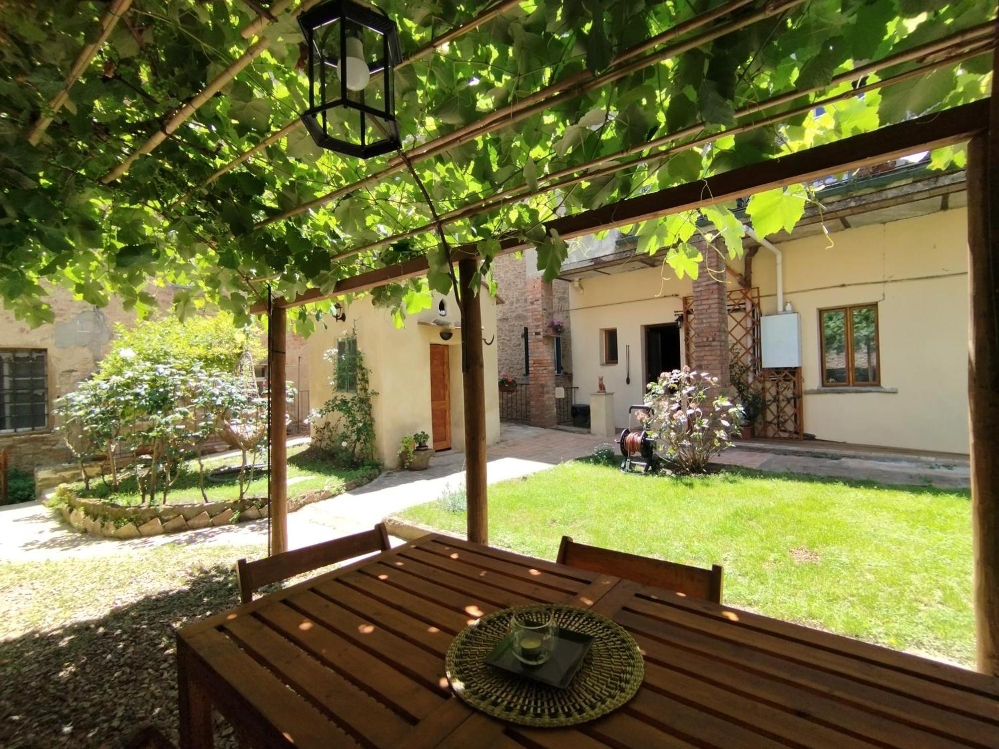 Il Cantuccio- Appartamento In Centro Con Giardino Volterra Esterno foto